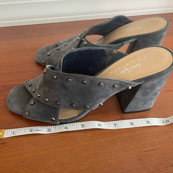 Lord and Taylor 424 Shoes Studded Cross Blue Suede Sandals Size 10 - Picture 1 of 8
